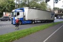 LKW blieb unter Bruecke haengen Koeln Ehrenfeld Innere Kanalstr Hornstr P504